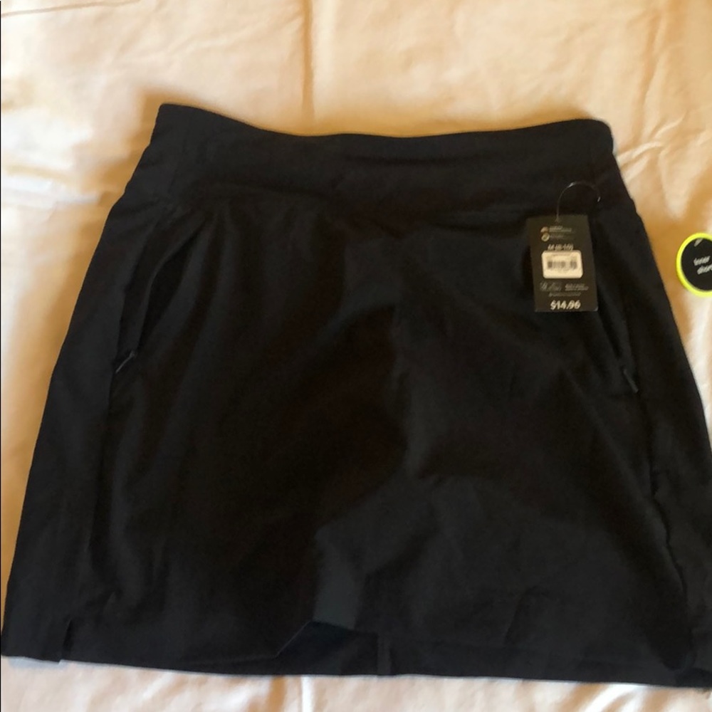 Athletic skirt with inner shorts